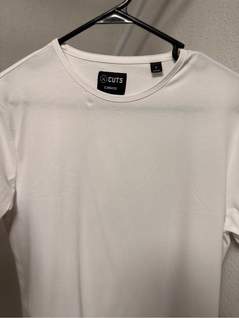 Men’s Cuts Elongated Tee- Small